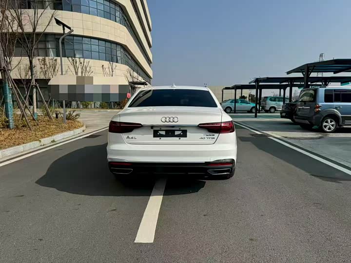 Фото 8 - Audi A4L