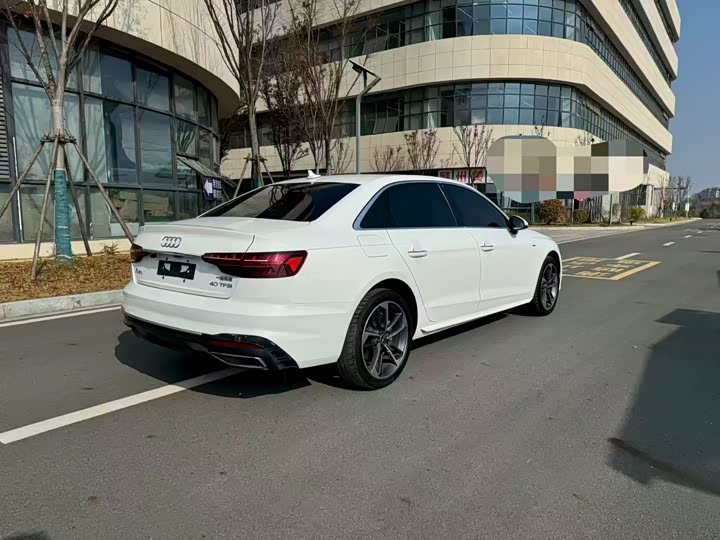 Фото 9 - Audi A4L