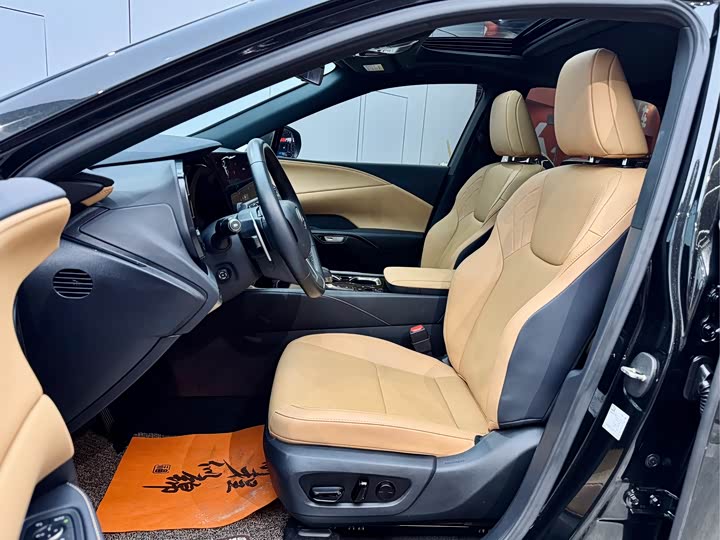 Фото 9 - Lexus RX