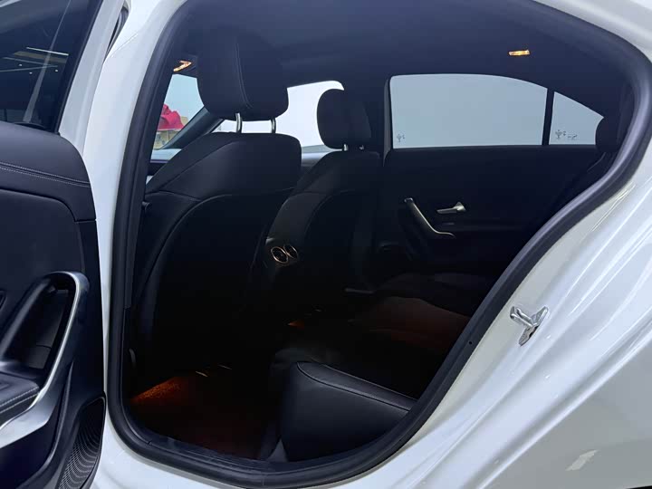 Фото 7 - Mercedes-Benz A-Class