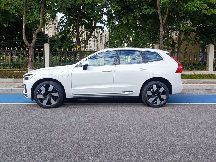 Фото 3 - Volvo XC60 Hybrid