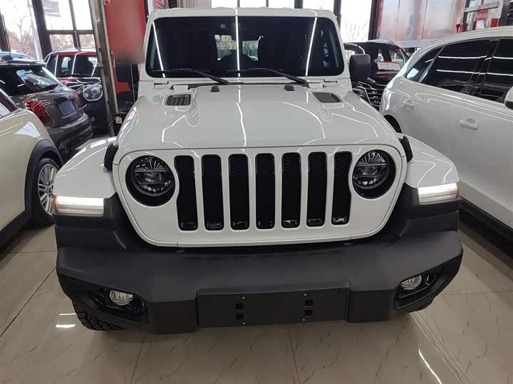 Фото 3 - Jeep Wrangler