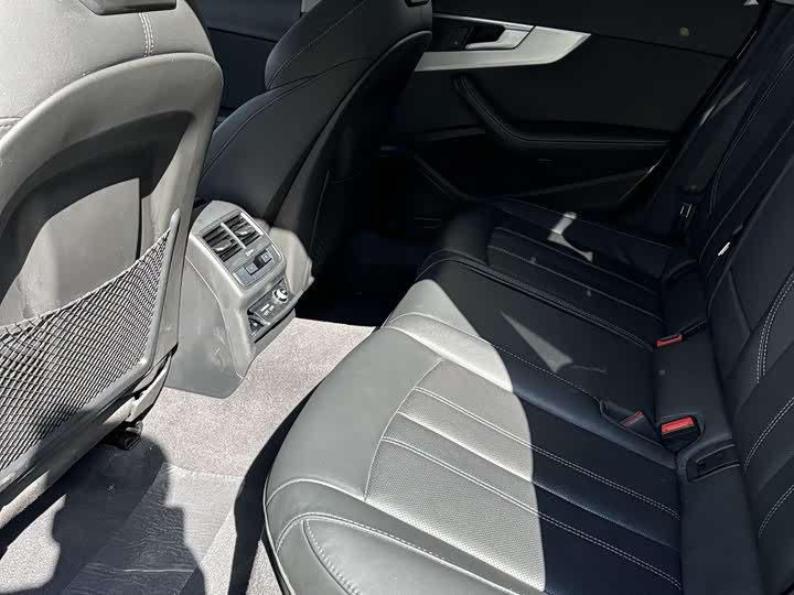Фото 5 - Audi A4L