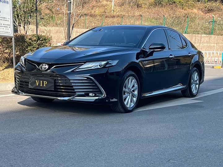 Фото 1 - Toyota Camry