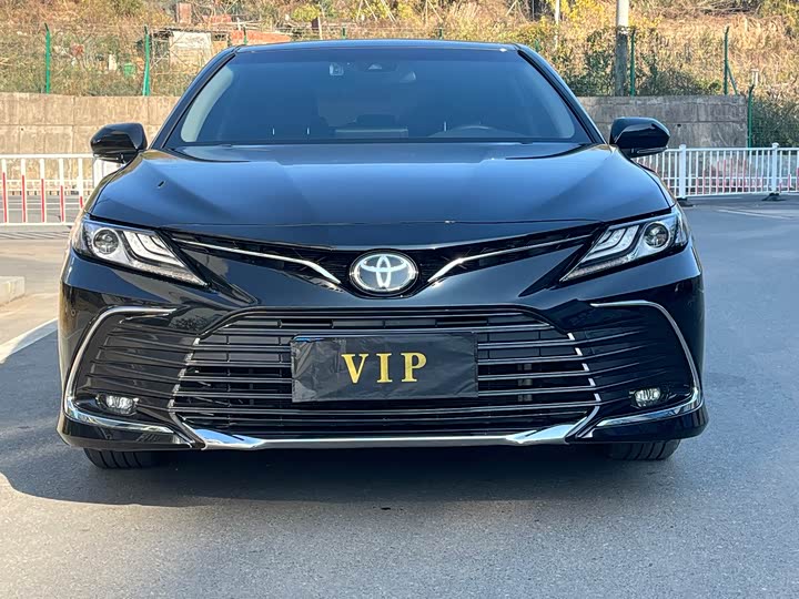 Фото 2 - Toyota Camry