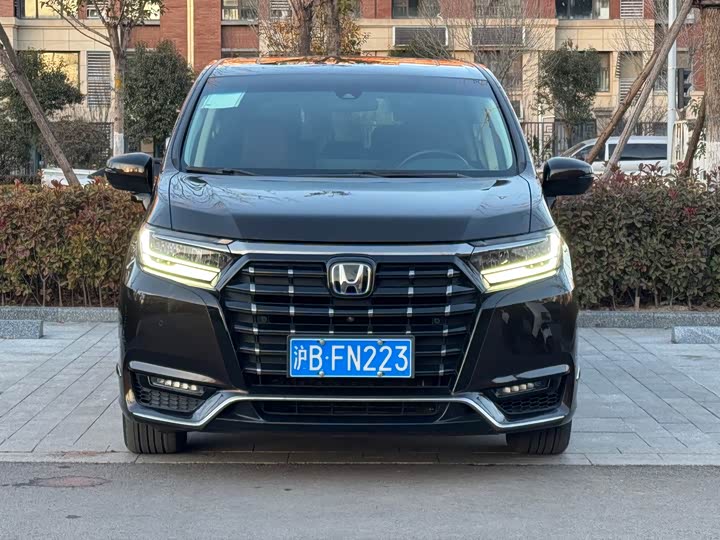 Фото 2 - Honda Elysion