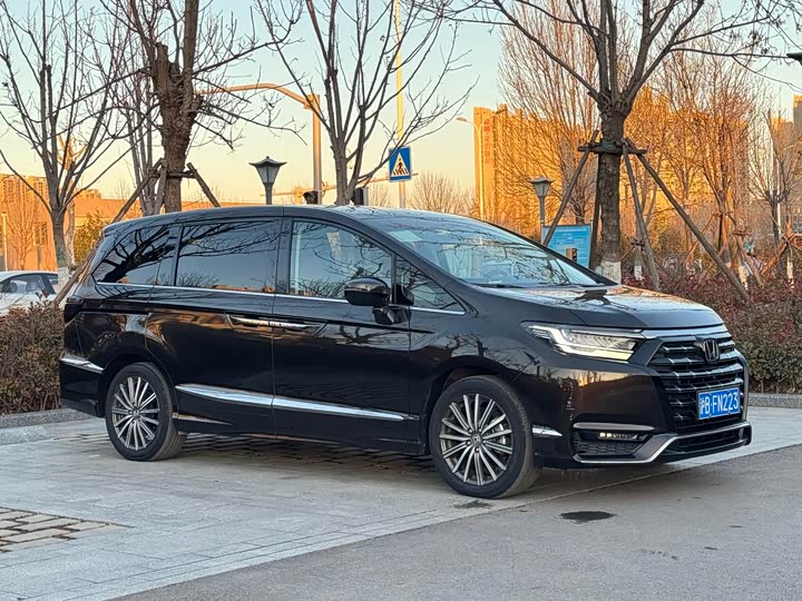 Фото 3 - Honda Elysion