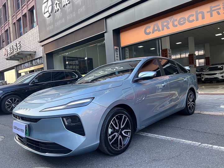 Фото 2 - Roewe D6