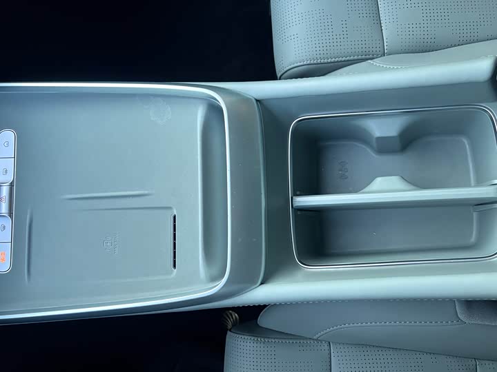 Фото 8 - Roewe D6