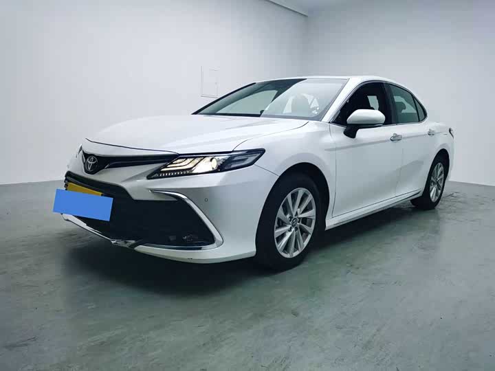 Фото 1 - Toyota Camry