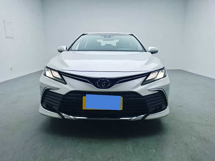 Фото 2 - Toyota Camry