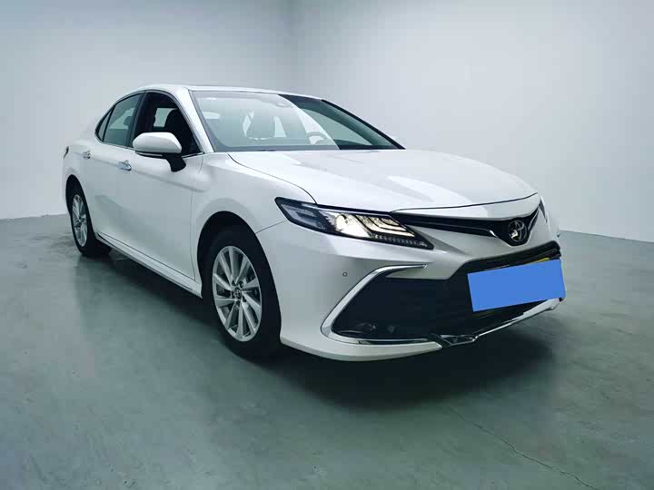 Фото 3 - Toyota Camry