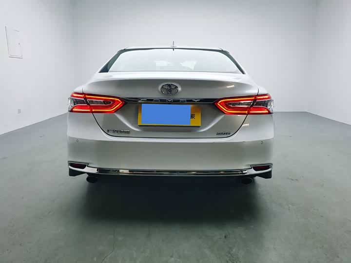 Фото 5 - Toyota Camry