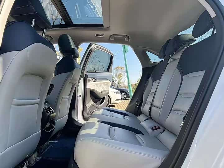 Photo 6 - Geely Preface