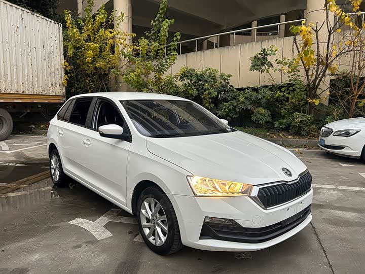 Фото 4 - Skoda Rapid Spaceback