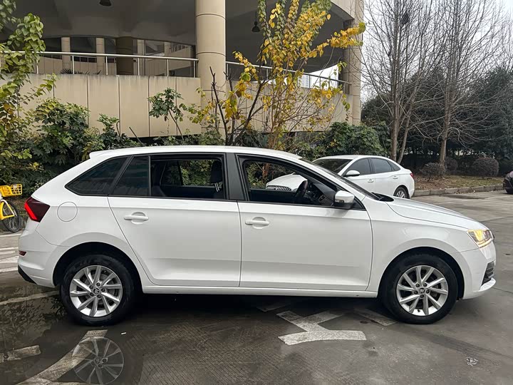 Фото 5 - Skoda Rapid Spaceback