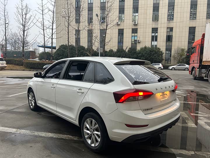 Фото 8 - Skoda Rapid Spaceback