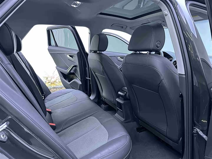 Фото 8 - Audi Q2L