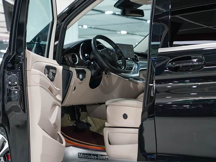 Фото 8 - Mercedes-Benz V-Class