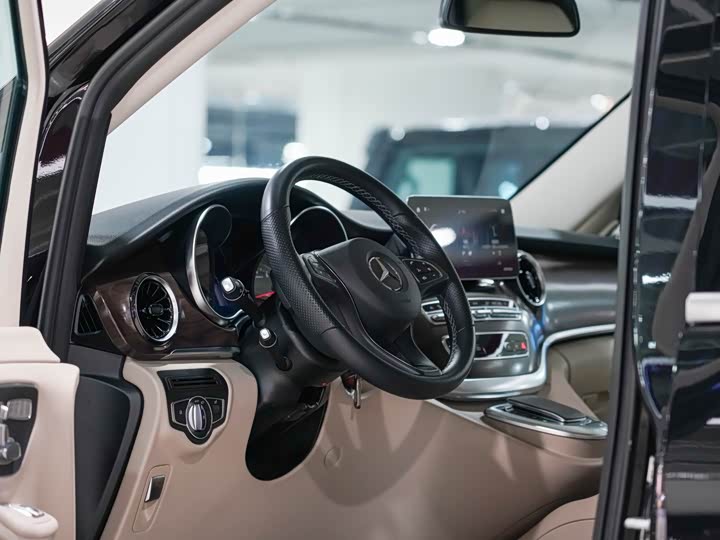 Фото 9 - Mercedes-Benz V-Class