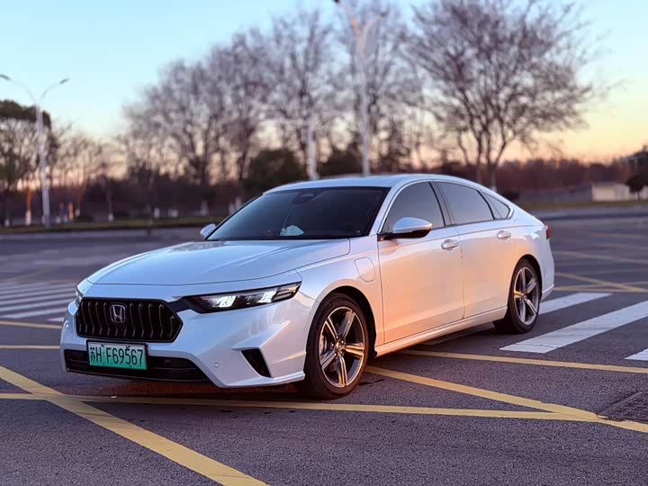 Фото 1 - Honda Inspire Hybrid