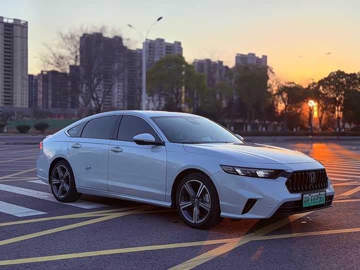 Фото 3 - Honda Inspire Hybrid