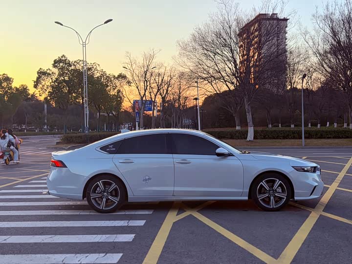 Фото 4 - Honda Inspire Hybrid