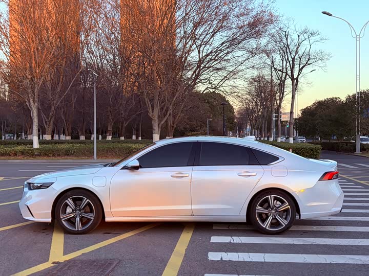 Фото 6 - Honda Inspire Hybrid