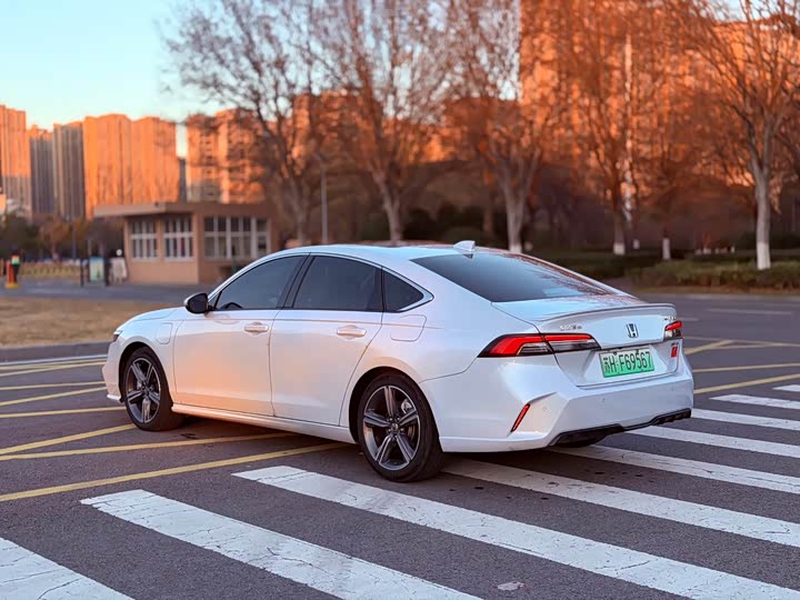 Фото 7 - Honda Inspire Hybrid