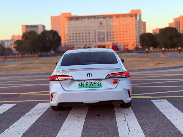 Фото 8 - Honda Inspire Hybrid