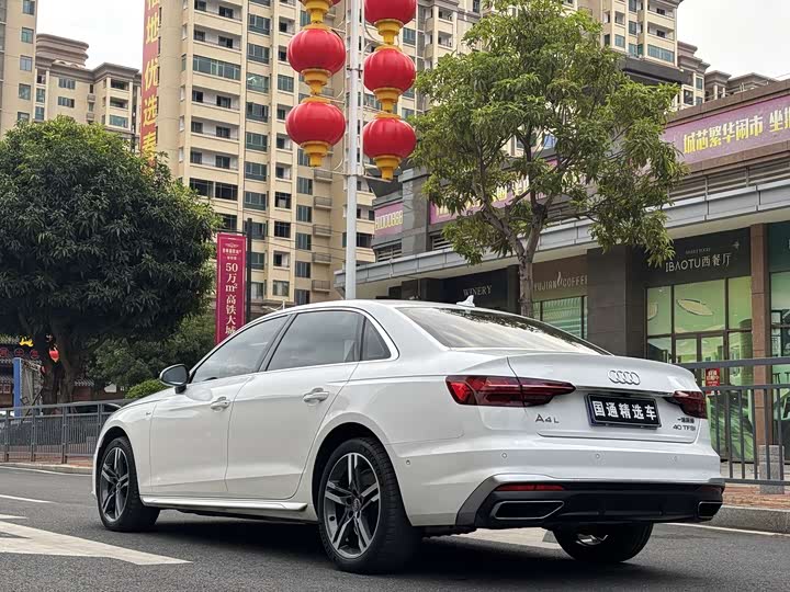 Фото 4 - Audi A4L