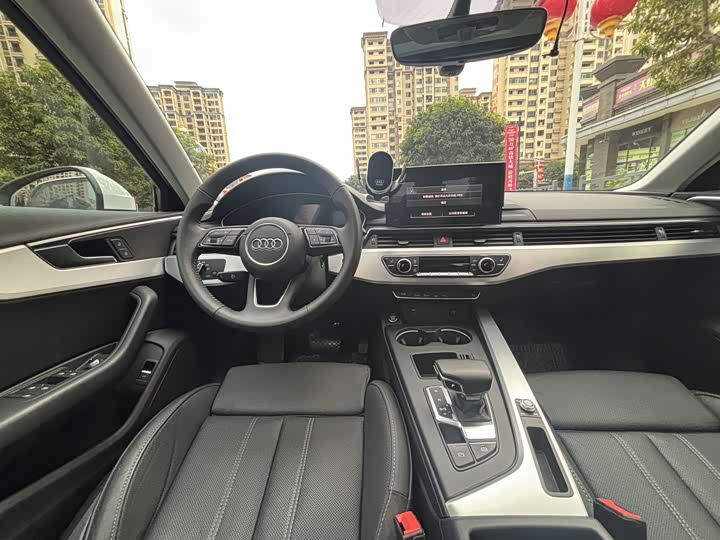 Фото 8 - Audi A4L