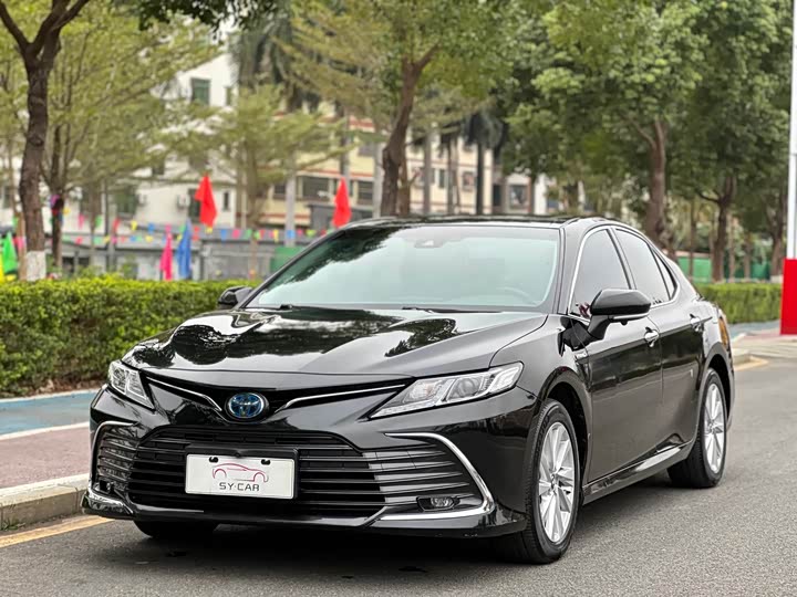 Фото 1 - Toyota Camry