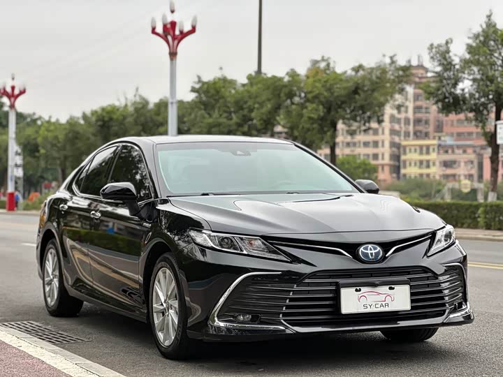 Фото 3 - Toyota Camry
