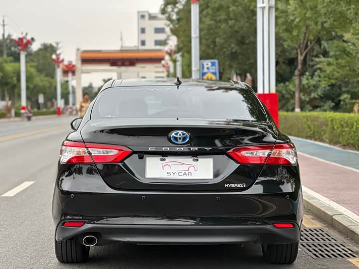 Фото 4 - Toyota Camry