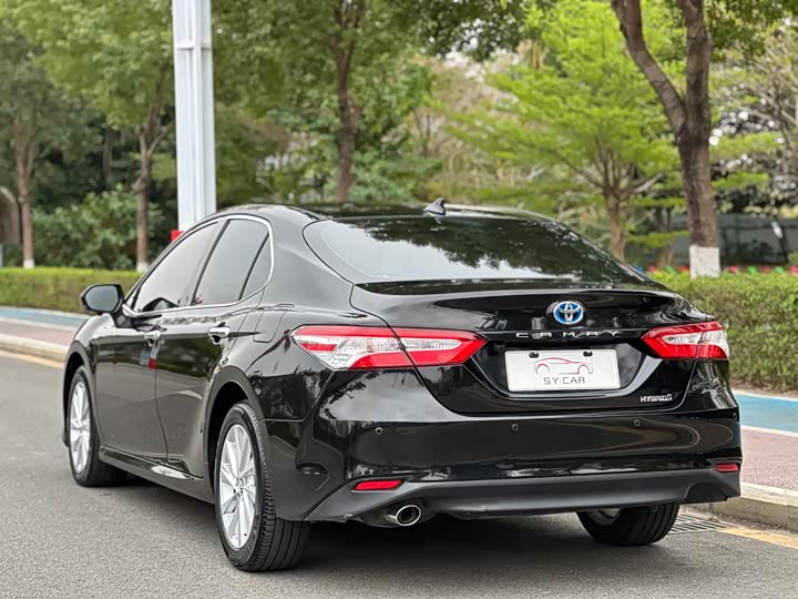 Фото 6 - Toyota Camry