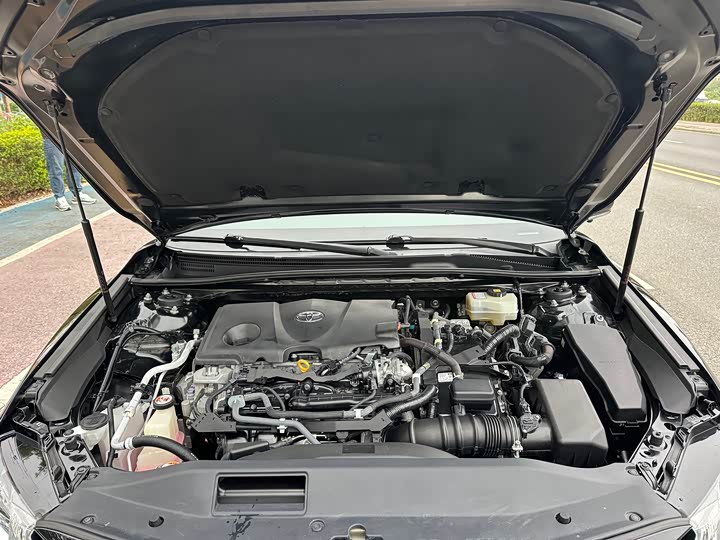 Фото 8 - Toyota Camry