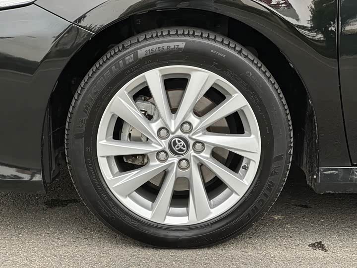 Фото 9 - Toyota Camry