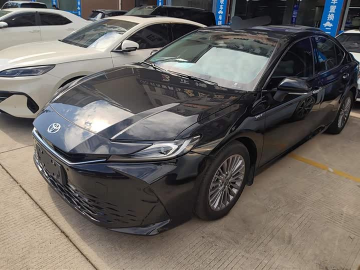 Фото 1 - Toyota Camry