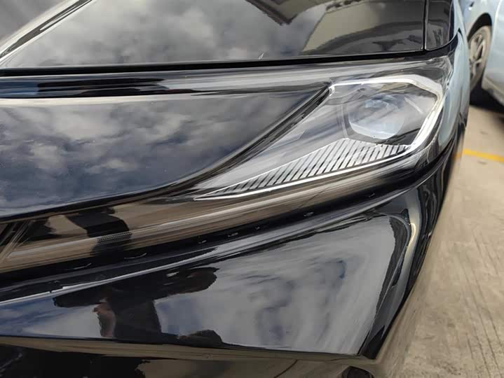 Фото 5 - Toyota Camry