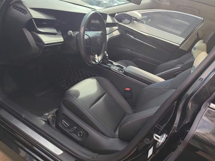 Фото 9 - Toyota Camry