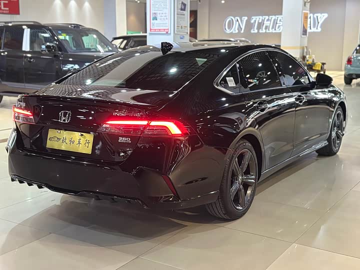 Фото 4 - Honda Inspire