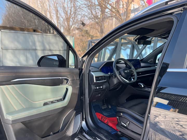 Фото 6 - Geely Okavango L