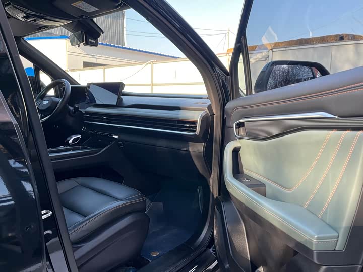 Фото 7 - Geely Okavango L