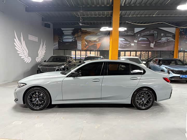 Photo 3 - BMW 3 Series