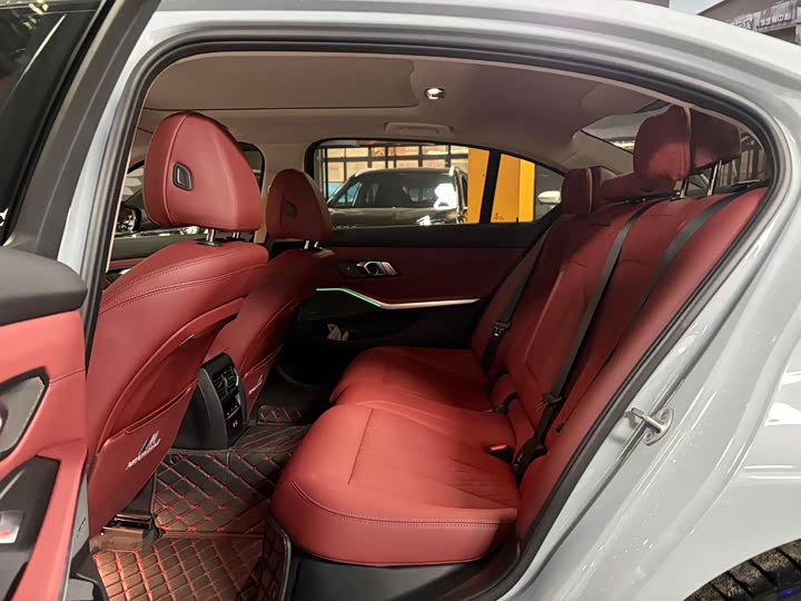 Photo 8 - BMW 3 Series