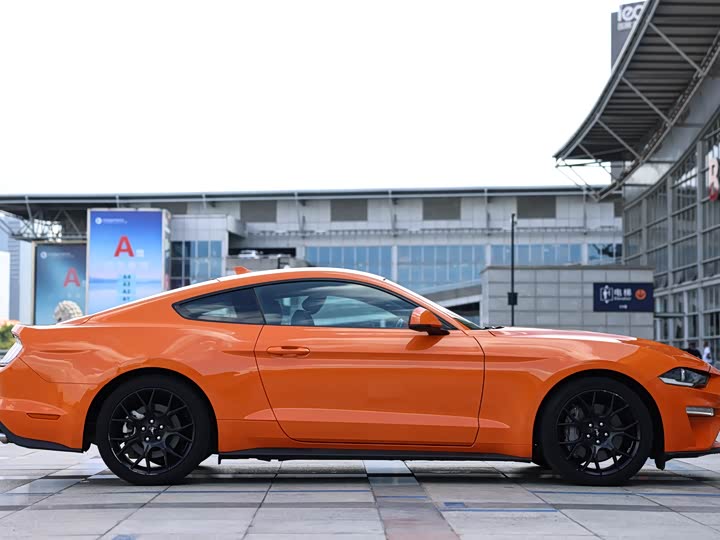 Фото 7 - Ford Mustang