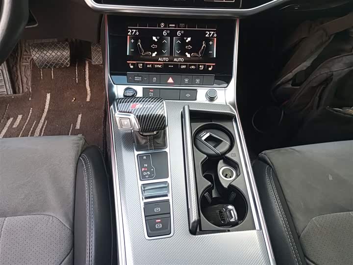 Фото 6 - Audi A6L