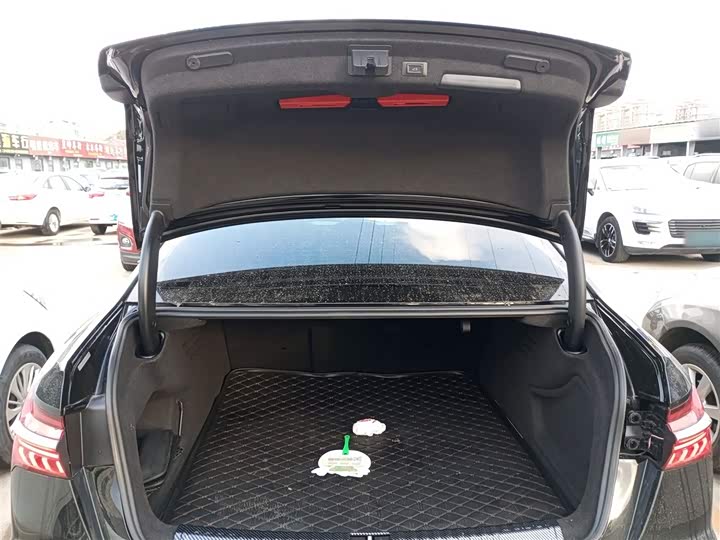 Фото 9 - Audi A6L