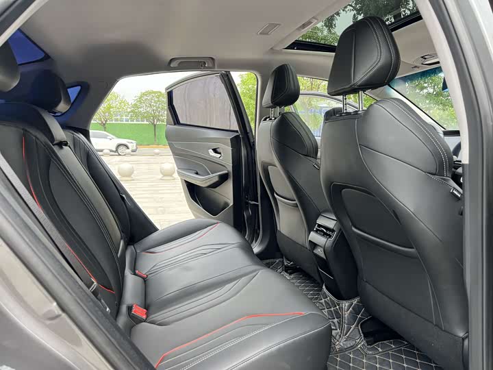 Фото 8 - Geely Binrui